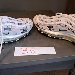 NIKE WOMENS  COLLECTABLE SNEAKER